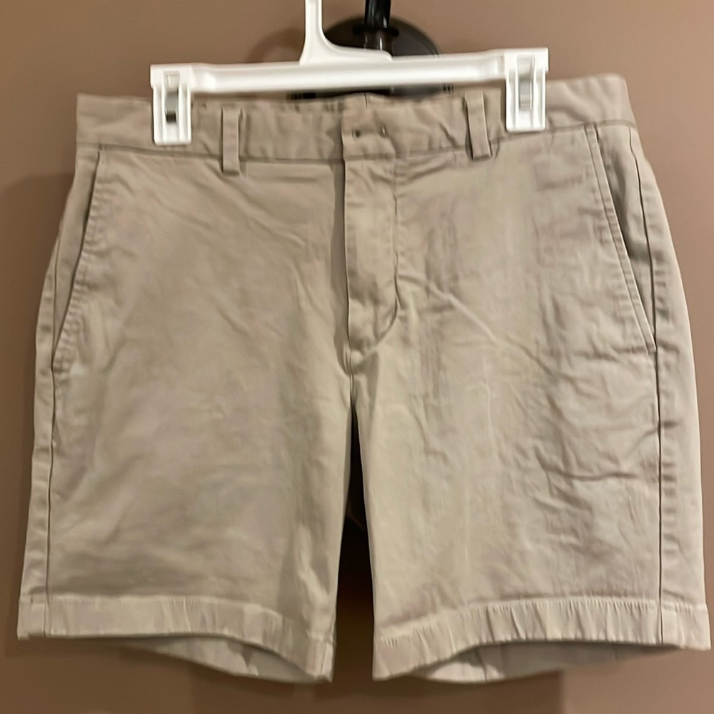 Vineyard Vines 7” Breaker Shorts- waist 33- Tan